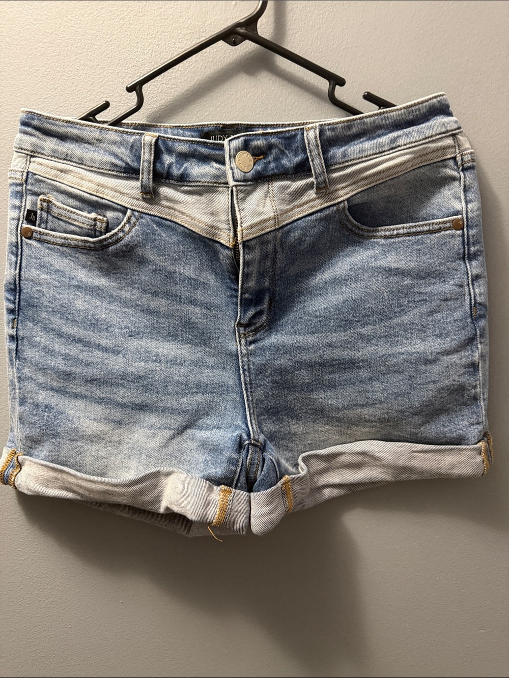Judy Blue Light Wash Denim Roll-Cuff Women’s Shorts